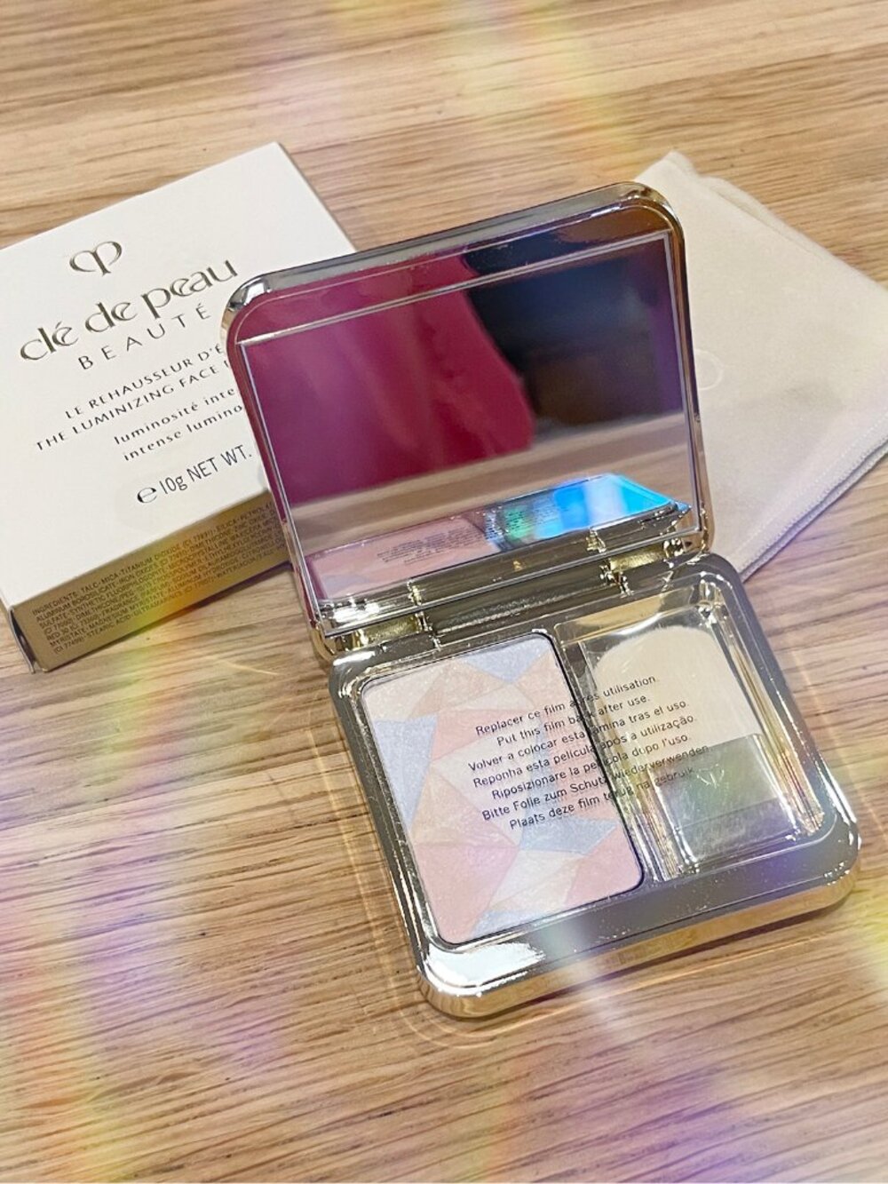 Clé de Peau Makeup- Luminizing face powder enhancer #21 Daybreak Shimmer *BNIB*